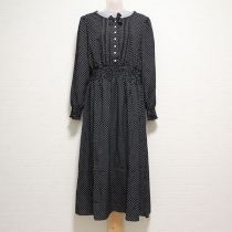 黒ドットパールボタンワンピース