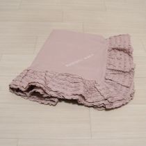 ピンクロゴ刺繍入りフリルローンストール