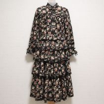 黒薔薇プリントペプラムブラウス&段々スカート