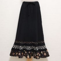 黒小薔薇ブーケと小花フリルカットソースカート