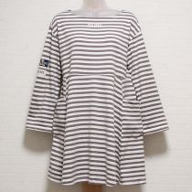 グレージュ×白ボーダーネーム使いカットソーチュニック