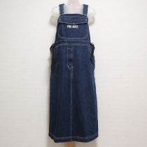 紺デニムロゴ入りサロペットスカート