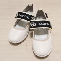 白ロゴ&カメリアテープフラットシューズ