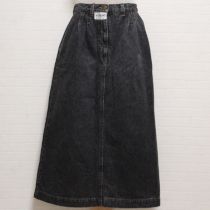 黒タック入りデニムスカート