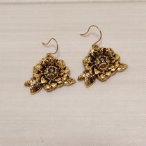 ゴールド花ピアス