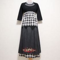黒チェリーカットソー&刺繍エプロンスカート