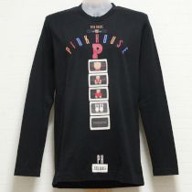 黒パッチ付きロゴ長Tシャツ