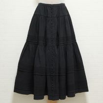 黒ピンタックスカート
