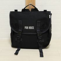 黒ロゴ刺繍リュック