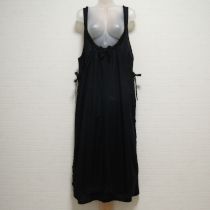黒エプロン付きローンジャンパースカート