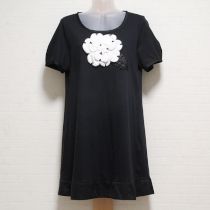 黒カメリアアップリケロングTシャツ