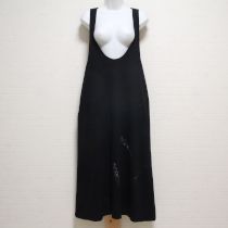 黒ロゴカットソージャンパースカート
