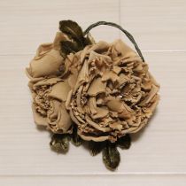 ベージュ薔薇ブーケコサージュ
