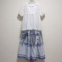 白×ブルー系ブラウス&トラベリングバニーパッチワークスカート