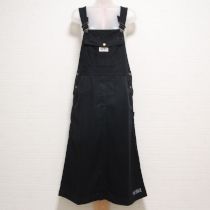 黒ロゴ入りサロペットスカート