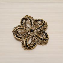 黒系カメリアブローチ