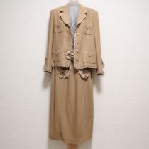 ベージュ系グログラン使いスーツ