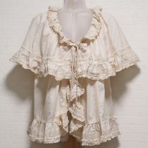生成レース使いケープ付きローンオーバーブラウス
