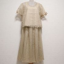 ベージュフラワー刺繍オーガンジーインナー付きブラウス&スカート