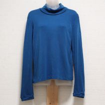 ブルー系ロゴ刺繍タートルネックカットソー【L】