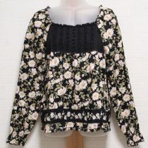 黒野薔薇刺繍ブラウス