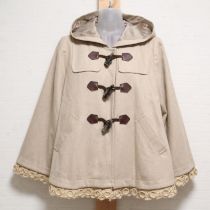 ベージュクロッシェ使いマントコート