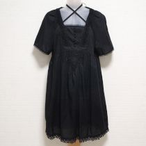 黒フリル使いローンチュニック