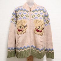 ベージュカールくん編み込みノルディック柄カーディガン