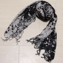 黒系花柄シルクブレンドストール