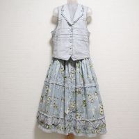 ブルーチェックすみれ刺繍ベスト&吊スカート