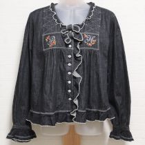 黒刺繍入りデニムオーバーブラウス