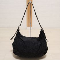 黒カメリア刺繍セミショルダーバッグ