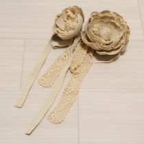 ベージュレース使い薔薇コサージュ