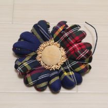 紺系タータンチェック雛菊コサージュ