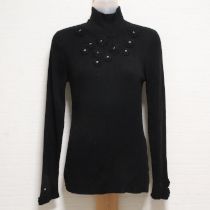 黒花モチーフ付きハイネックリブセーター【11号】
