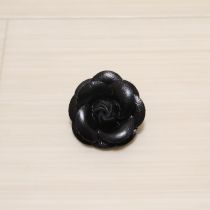 エコレザーカメリアブローチ