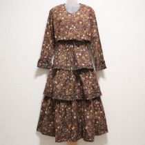 こげ茶小花ptフリル段々ワンピース