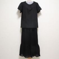 黒レース使いトップス&総レーススカート