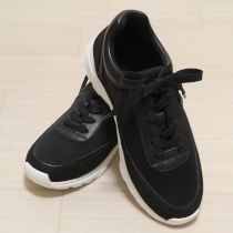 黒カメリアポイントスニーカー
