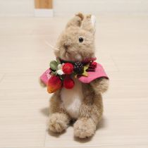 ベージュ系ピーターラビットぬいぐるみコサージュ