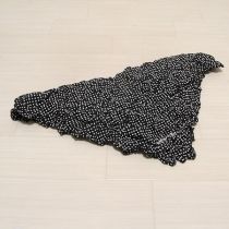 黒水玉ロゴ刺繍ポリ三角ストール