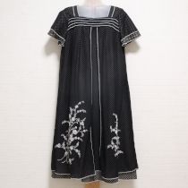 黒刺繍入りチュールレイヤーワンピース【9号】