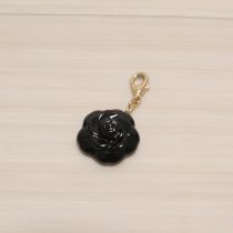 黒カメリアチャーム