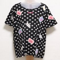 黒水玉ネーム付きTシャツ