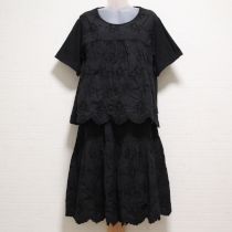黒立体花柄刺繍カットソー&スカート