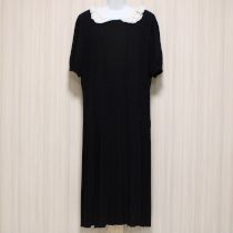 黒レース襟ポリプリーツワンピース