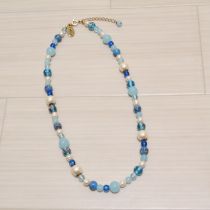 ブルー系ガラス×パールネックレス
