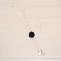 シルバー系カメリアループネックレス