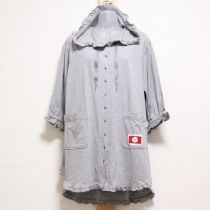 グレー雛菊パッチフリルフードパーカー