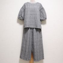 黒系グレンチェックブラウス&クロップドパンツ